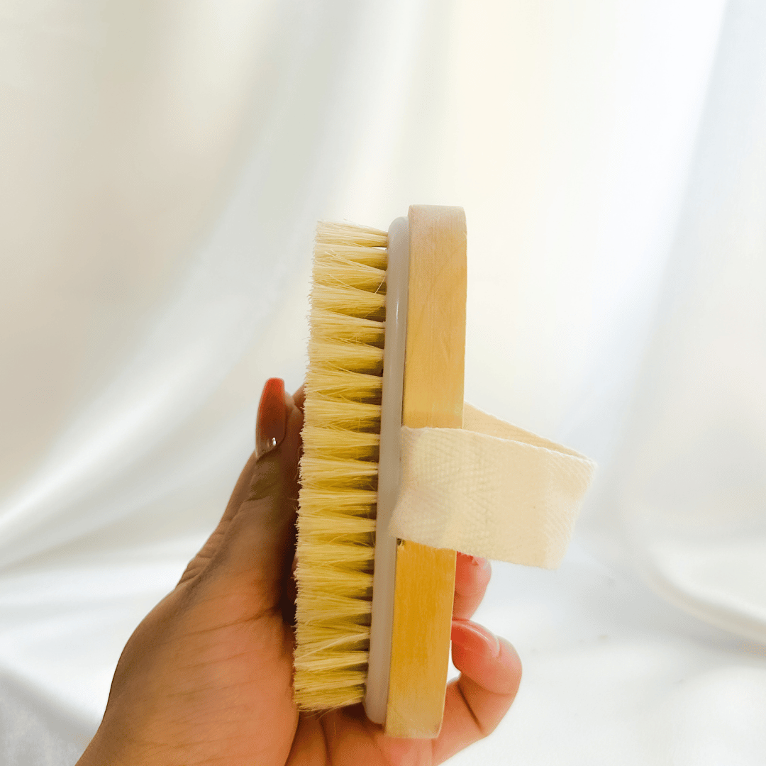Wooden-handle-dry-brushing-brush-for-full-body-exfoliation-and-detox-routine